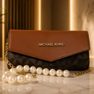 Pearl Luxe Clutch